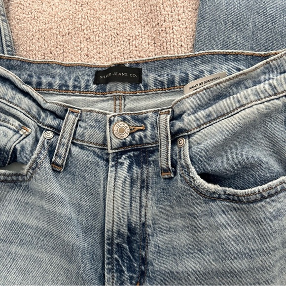 Silver Frisco straight minimal distressed light wash jeans - Picture 7 of 9